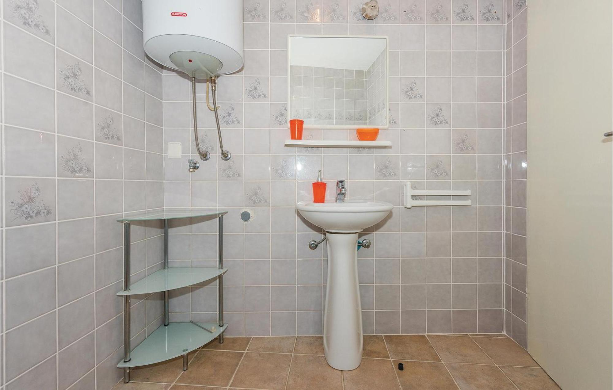Lovely Apartment In Rogoznica With Wifi エクステリア 写真