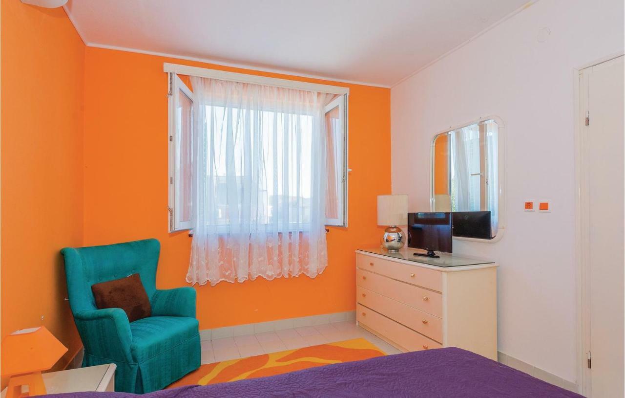 Lovely Apartment In Rogoznica With Wifi エクステリア 写真